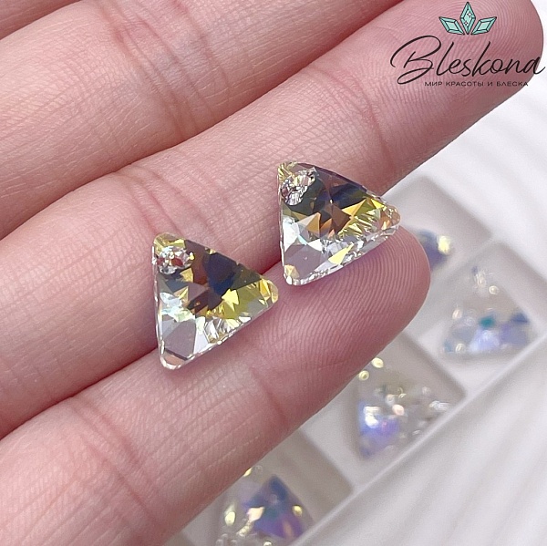 6628 XILION Triangle 12мм Crystal Aurore Boreale (AB)