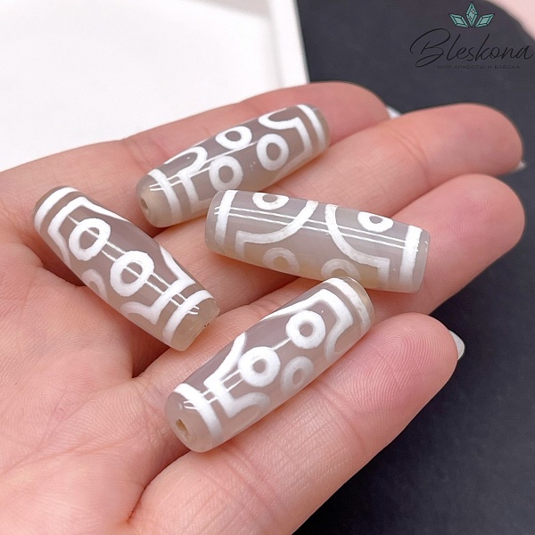 Бусина Дзи 7 глаз серо- белый бочонок 30*11 мм