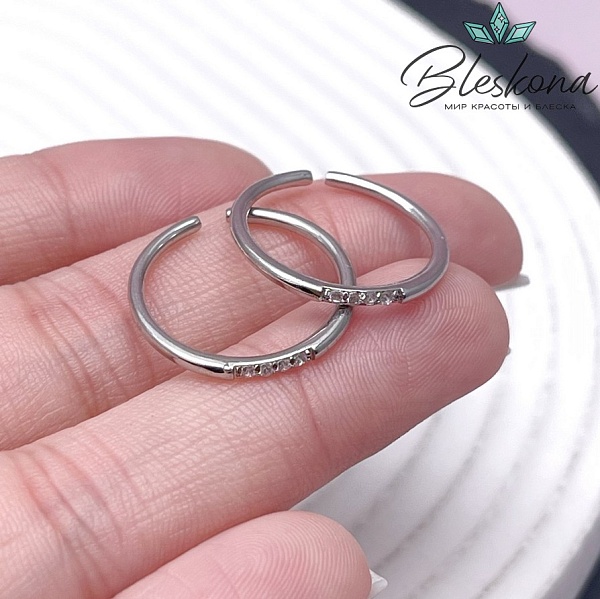 20мм, Цвет серебро, Кольцо тонкое безразмерное цирконы 