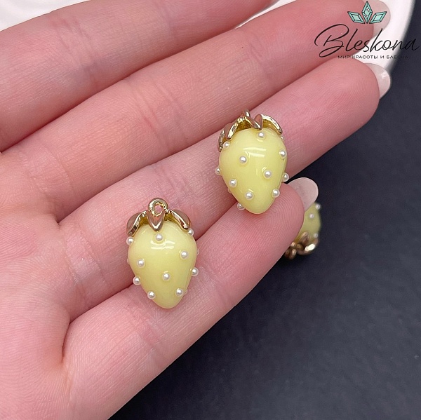 18,5*12 мм Цвет золото, Подвеска клубничка желтая