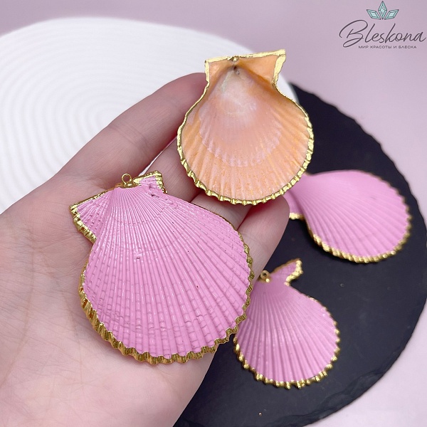 (46-48)*(40-43) мм, Цвет золото, Подвеска Тихоокеанский ситцевый гребешок фиолетовый