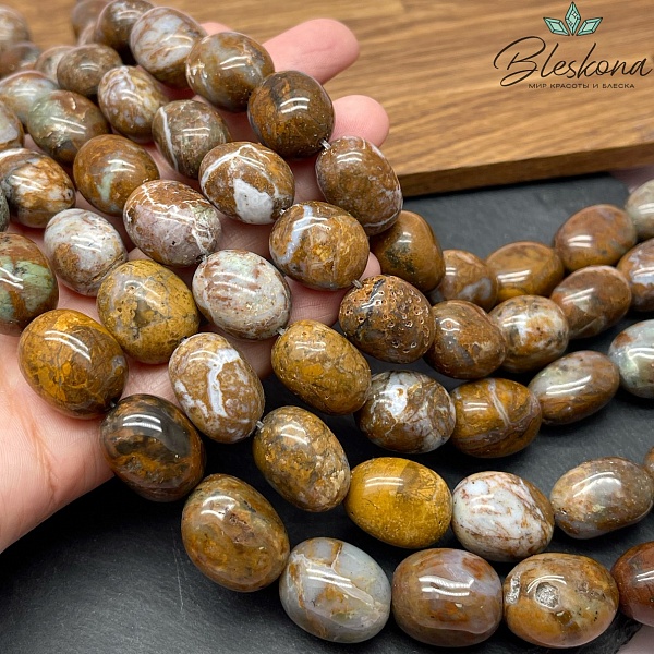 Яшма с включениями халцедона галтовка (16-19)*(13-15) мм