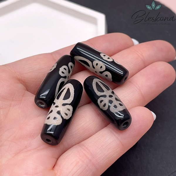 Бусина Дзи Кинжал Пурба (Пхурба) черно-белый  бочонок 30*11 мм