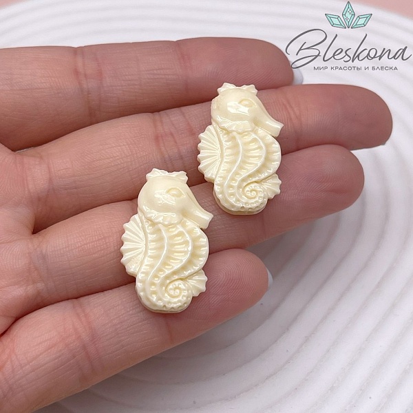 Бусина Морской конек бежевый 25*15 мм (имитация коралла)
