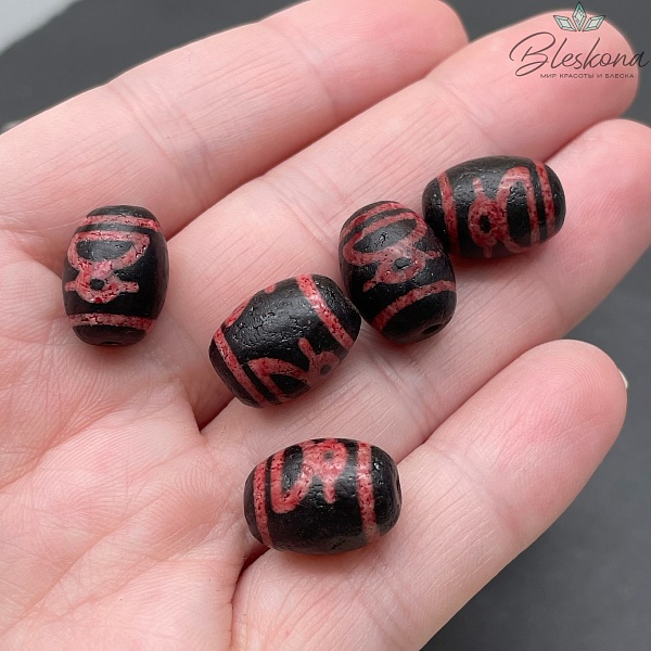 Бусина Дзи Кубера черно-красный бочонок 10*14 мм
