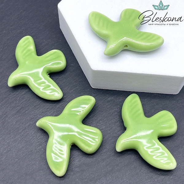 33*42 мм Керамика бусина Голубь зеленый (Птица)