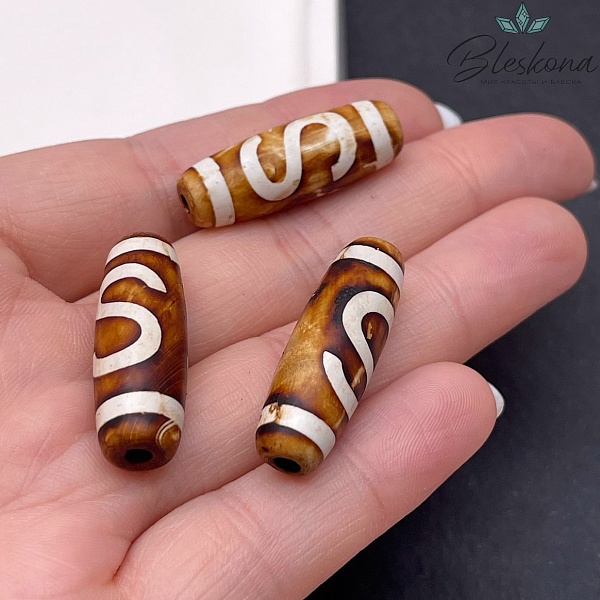 Бусина Дзи Денежный крючок бело-коричневый бочонок матовый 30*11 мм