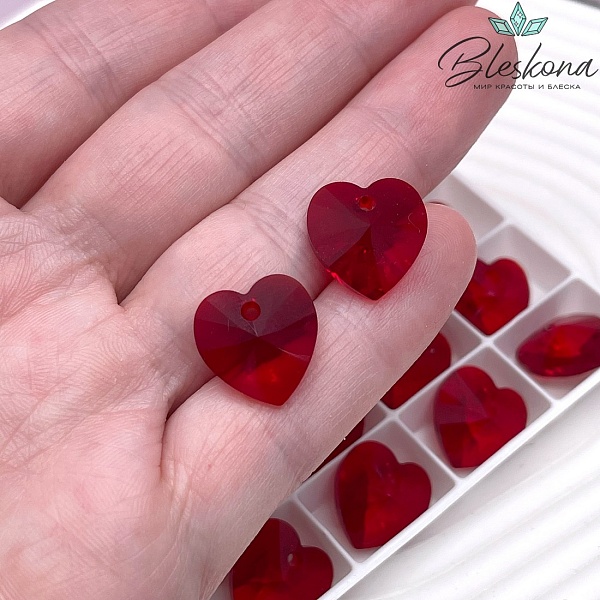 6228 Xilion Heart 14,4*14 мм Siam