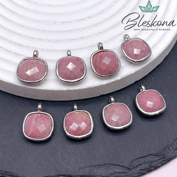 13мм, цвет серебро ,Подвеска квадрат Родонит  в обрамлении 