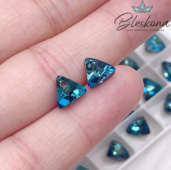 6628 XILION Triangle 8мм Crystal Bermuda Blue P