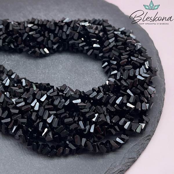 Чешское стекло №02 6 мм треугольник