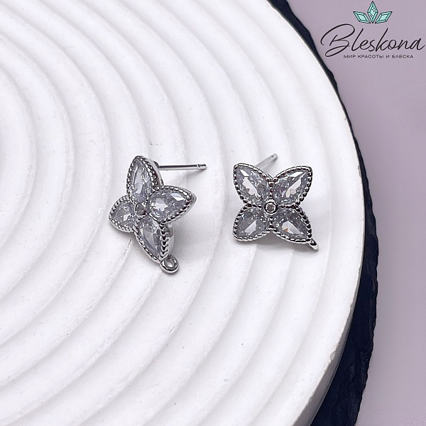 17*15 мм Цвет серебро, Пусеты цветочек цирконы 