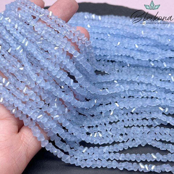 Чешское стекло №56 4,5 мм треугольник