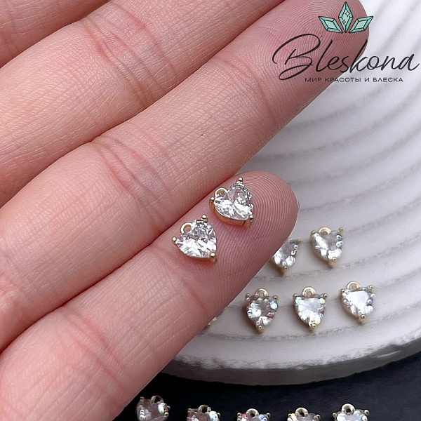 7*5,5 мм Цвет золото, Подвеска сердце мини белый циркон