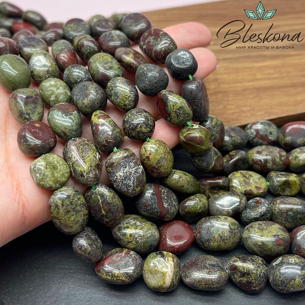 Яшма Кровь дракона галтовка  (12-15)*(11-13) мм