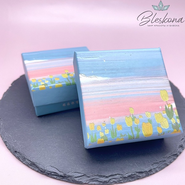 Коробка Голубая тюльпаны черная подложка 7*7*3 см