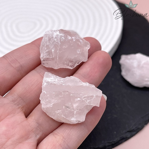 Розовый Кварц Необработанный 29-39 мм 