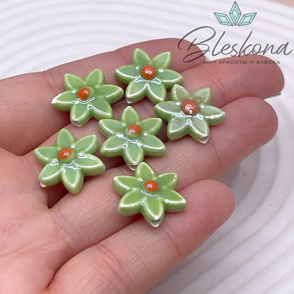 15*16 мм Керамика бусина цветок  светло- зеленый