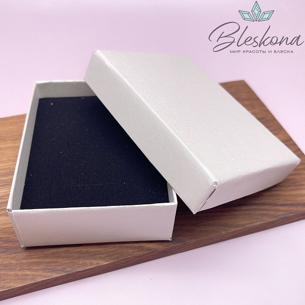 Коробка Бежевая перламутр черная подложка 9*7*3 см