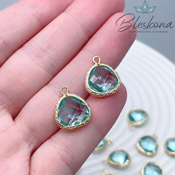 15,8*13 мм Цвет золото, Подвеска голубой циркон в обрамлении 