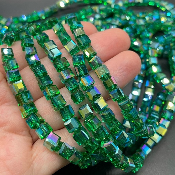 6 мм Стекло Lux, куб огранка, цвет зеленый с переливом