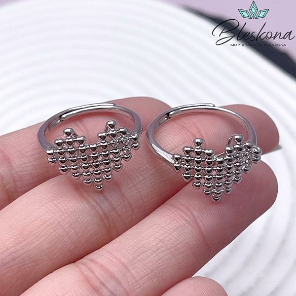 21 мм Цвет серебро, Кольцо безразмерное сердце пиксель цирконы