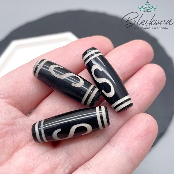 Бусина Дзи Денежный крючок черно-белый бочонок 30*11 мм