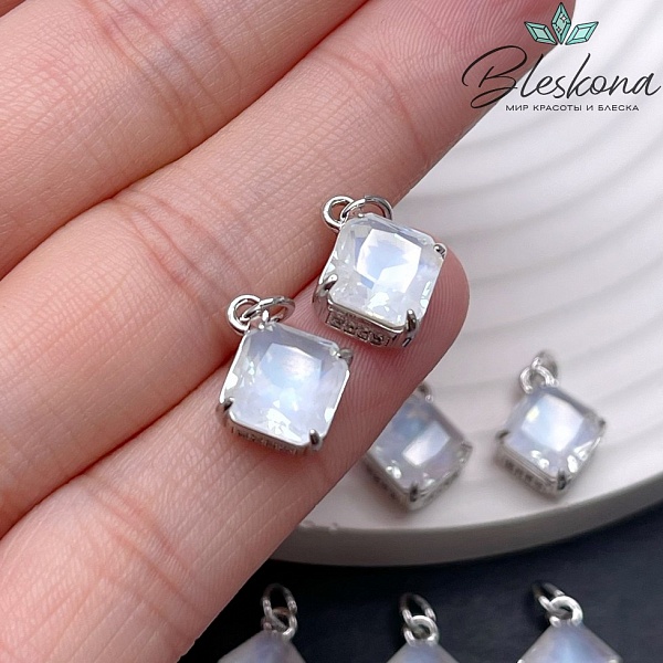 13,7*11 мм, цвет серебро, Подвеска ромб стекло белое с переливом