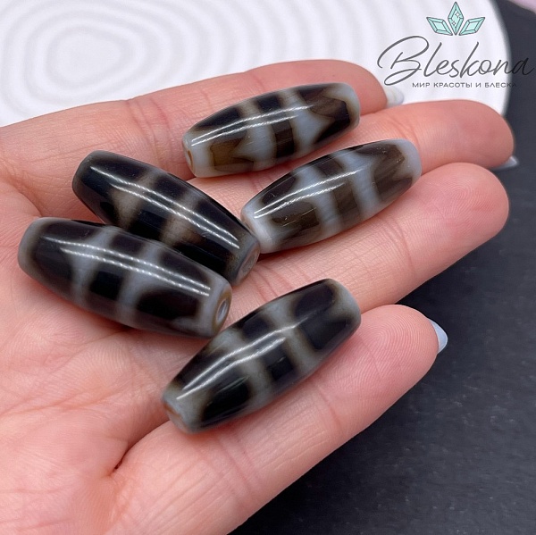 Бусина Дзи 2-й Тигриный Клык черно-белый бочонок 28*11 мм