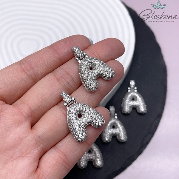 28 мм, Цвет серебро, Буква цирконы объемная с бейлом А