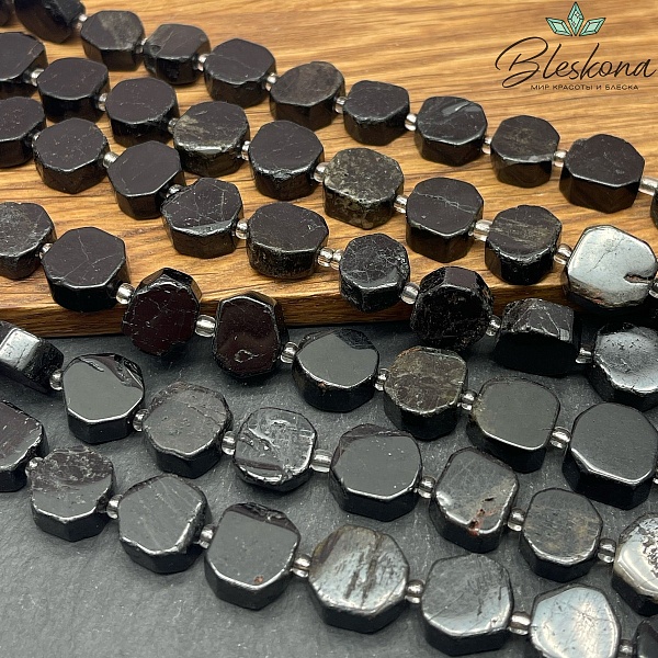 Турмалин черный (Шерл) плоский квадрат фриформ 11-12 мм