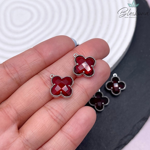 17*15 мм Цвет серебро, Подвеска клевер красный циркон