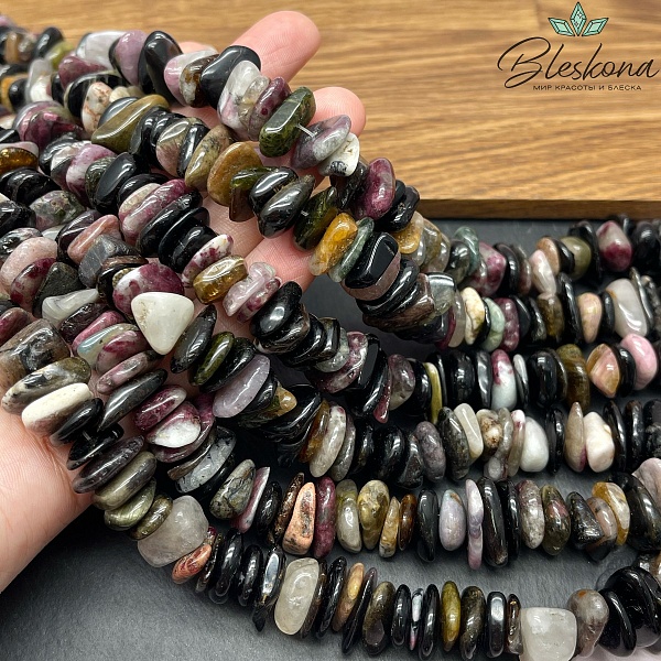 Турмалин сколы шлифованные (3-7)*(10-16) мм