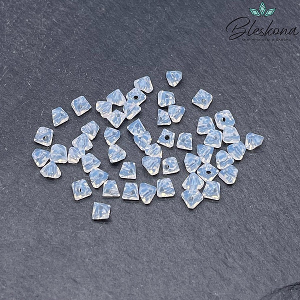 Чешское стекло №51 4,5мм треугольник