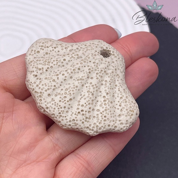 Лава Вулканическая Подвеска ракушка темно- бежевая  45*58 мм