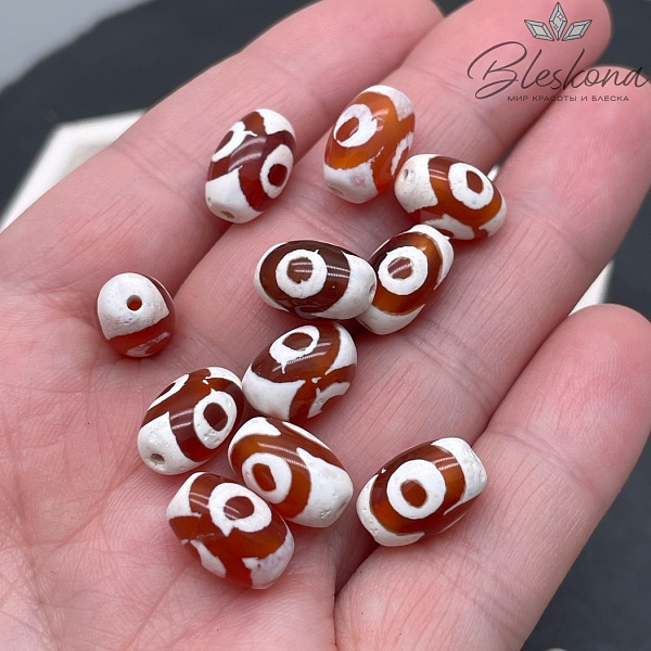 Бусина Дзи 3 глаза бело-коричневый бочонок 12*8 мм