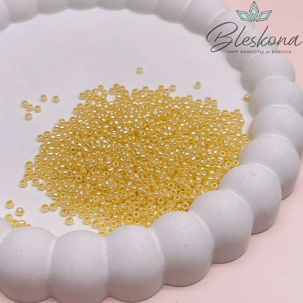 Бисер TOHO round 11/0 цвет №902 (оттенок желтого)
