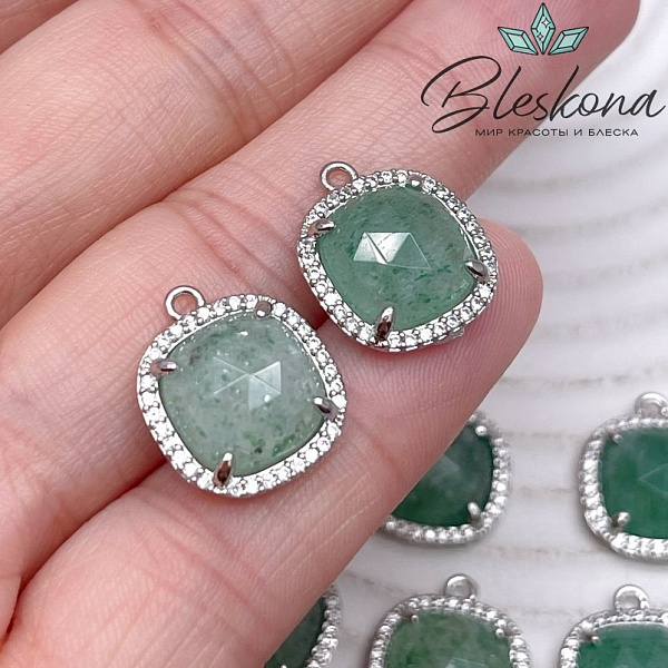14мм, цвет серебро ,Подвеска квадрат кварц тонированный зеленый в обрамлении цирконы