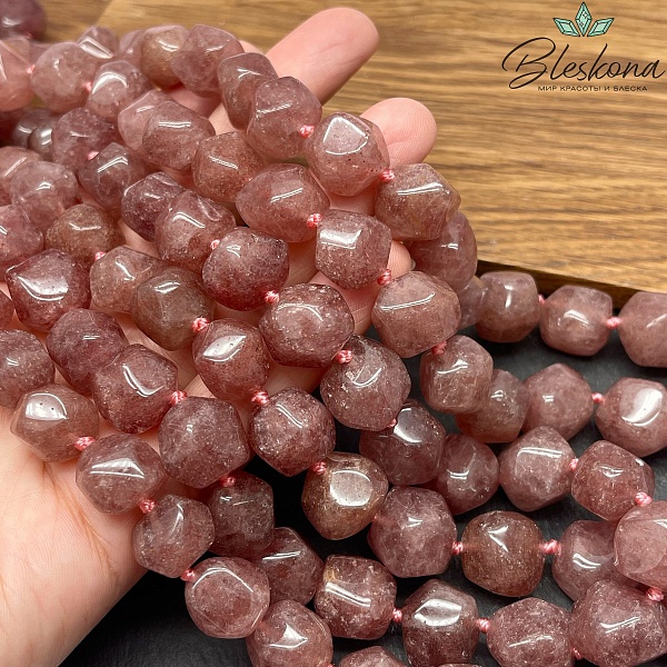 Кварц клубничный фриформ огранка бусины на увеличение 12-16 мм