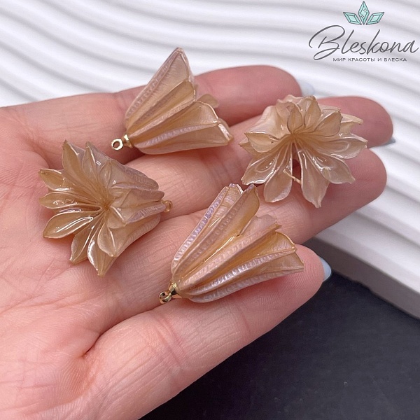 23-28 мм Подвеска колокольчик в эпоксидной смоле бежевый с фиолетовым отливом