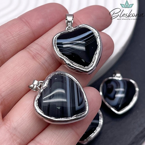 22,5*25 мм, Цвет серебро, Подвеска Сердце Черный Агат с прожилками в обрамлении