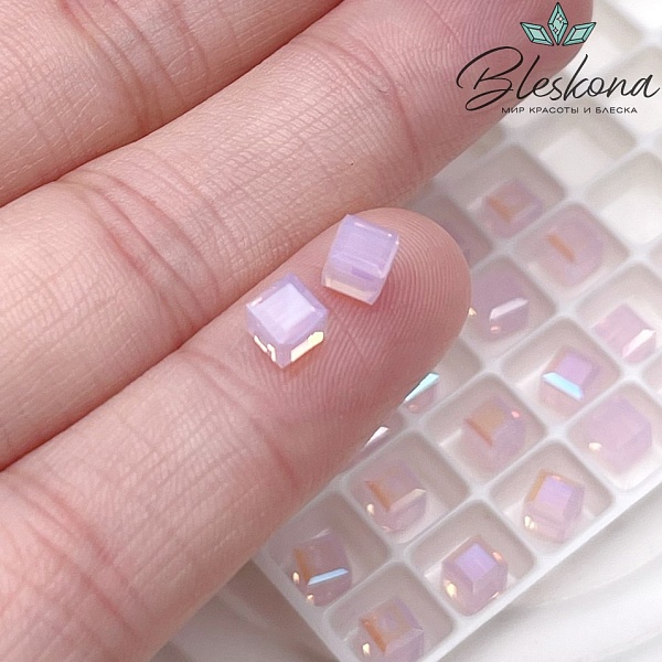 5601 Cube Bead 4 мм Rose Water Opal Shimmer B