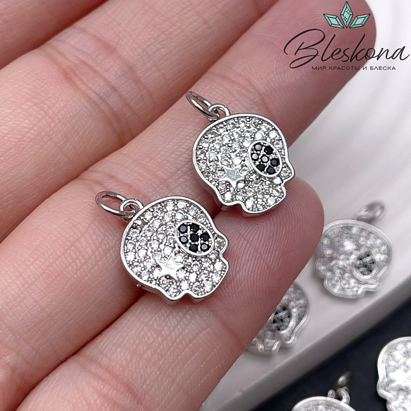 15*11,7 мм Цвет серебро, Подвеска Череп цирконы