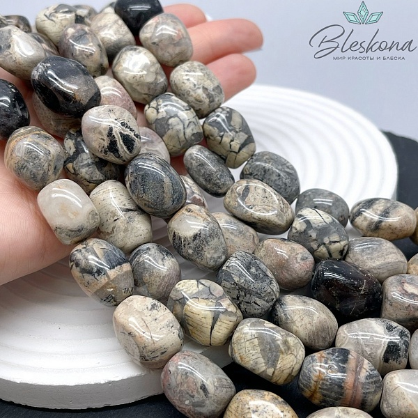 Яшма с включениями кварца галтовка (17-19)*(12-13) мм