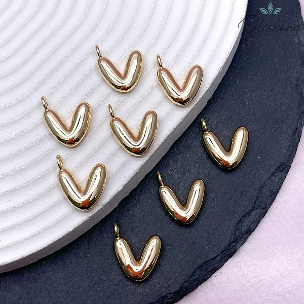 18 мм, Цвет золото, Буква объемная V