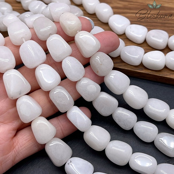 Кварц Белый треугольник фриформ №1 (15-16)*(12,5-13,5) мм