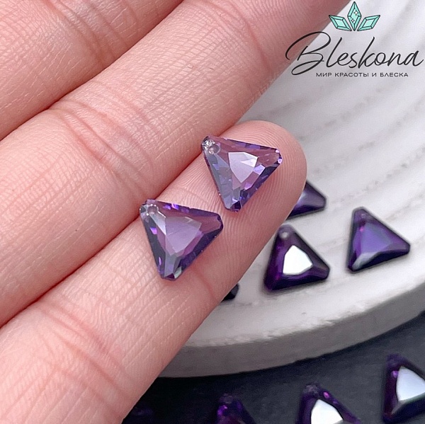 8*9 мм, Подвеска Циркон треугольник темно-фиолетовый (кубический цирконий, фианит) 
