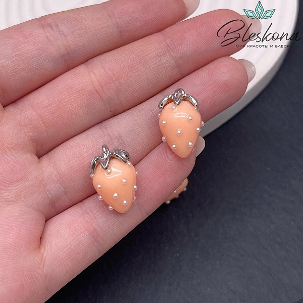 18,5*12 мм Цвет серебро, Подвеска клубничка оранжевая