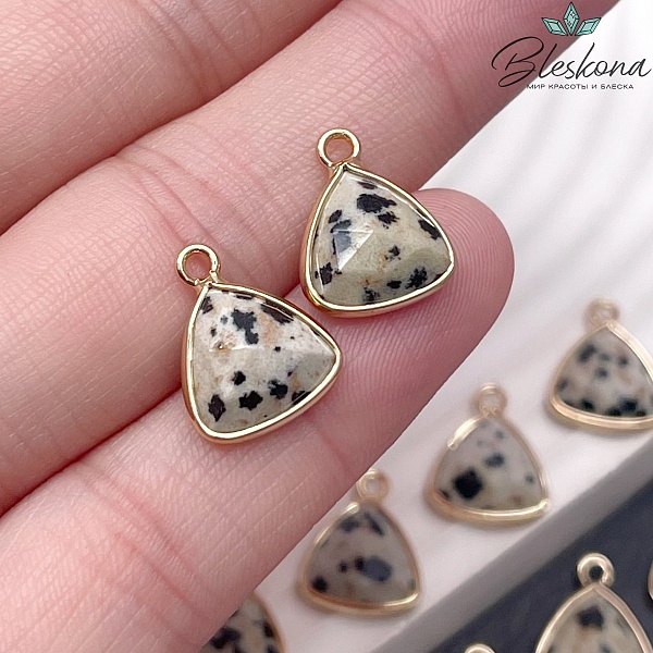 14*11 мм Цвет золото, Подвеска треугольник Яшма далматиновая огранка