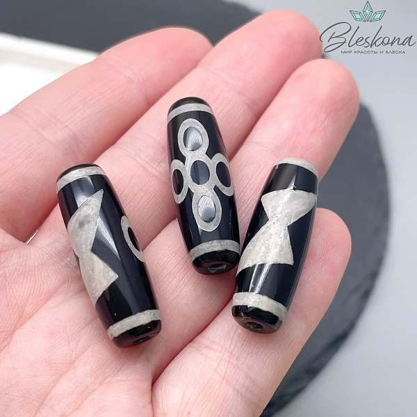 Бусина Дзи Молния и мистический узел черно-белый бочонок 30*11 мм